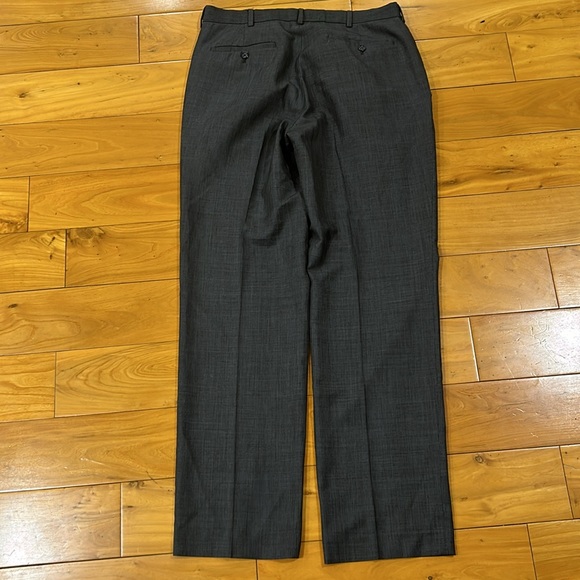 Gray smart pants. Excellent condition. Size 32 x 32. - Picture 2 of 4
